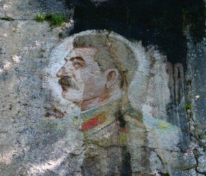 Портрет Сталина на скале