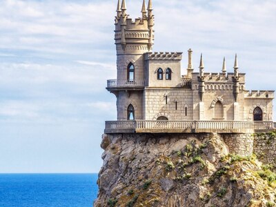 Ласточкино Гнездо — главная «открытка» Крыма и обязательный пункт маршрута по Южному берегу
